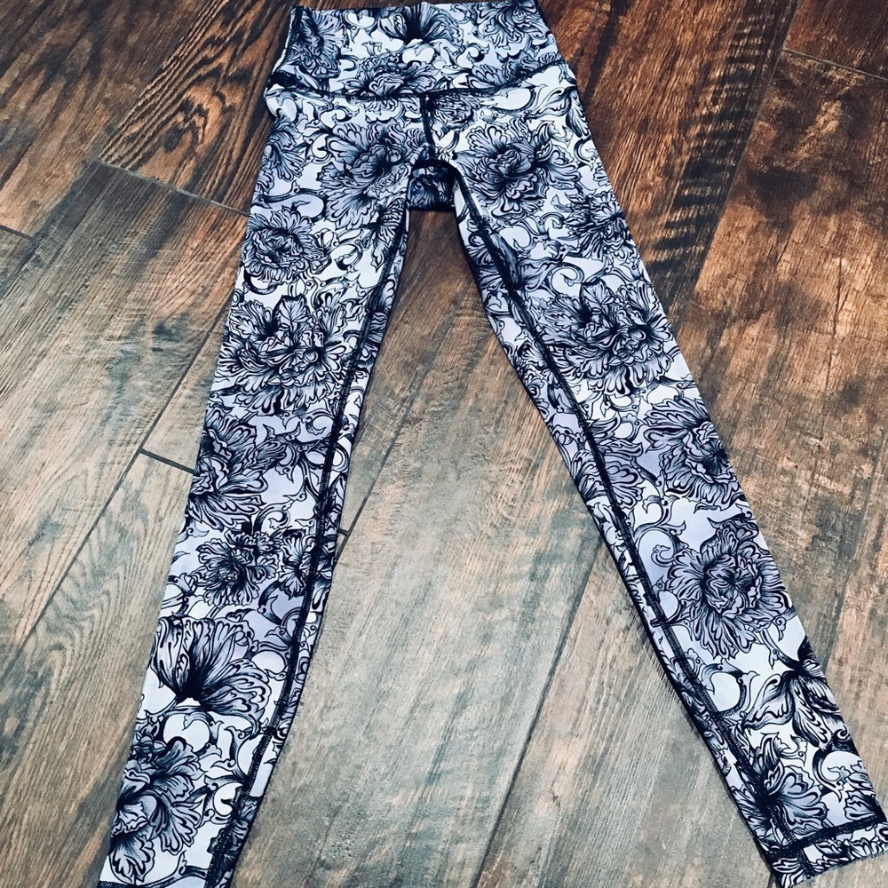 LULULEMON Cropped Leggings / Size 4